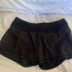 Lululemon Groovy Run shorts size 6